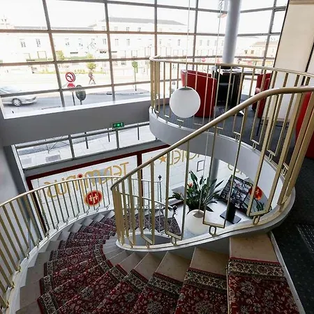 Brit Terminus Hotel 3*