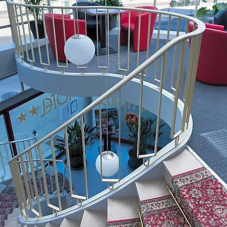 Brit Terminus Hotel 3*