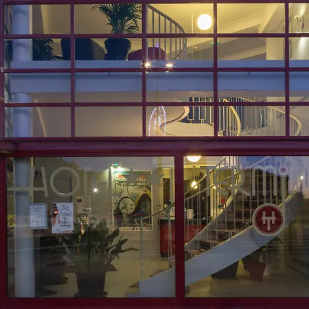 Brit Terminus Hotel 3*